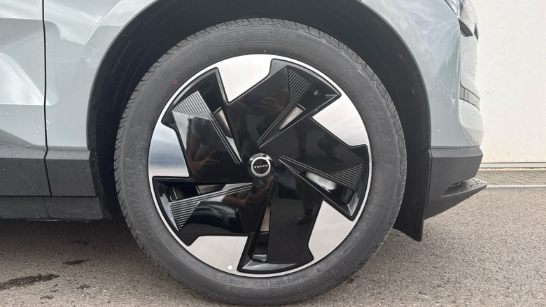 Volvo EX30 315kW Twin Motor Performance Plus 69kWh 5dr Auto Electric Estate